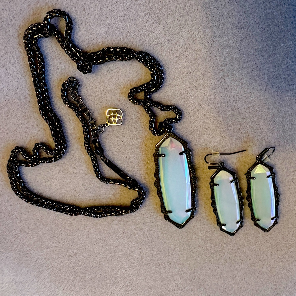 Kendra Scott Frances pendant necklace and earrings
